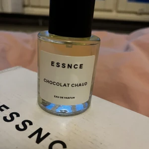 Essnce Chocolat Chaud parfym - Helt ny, den lanserades den 25/9, jag fick hem den idag och endast testad en gång då jag skulle lukta på den