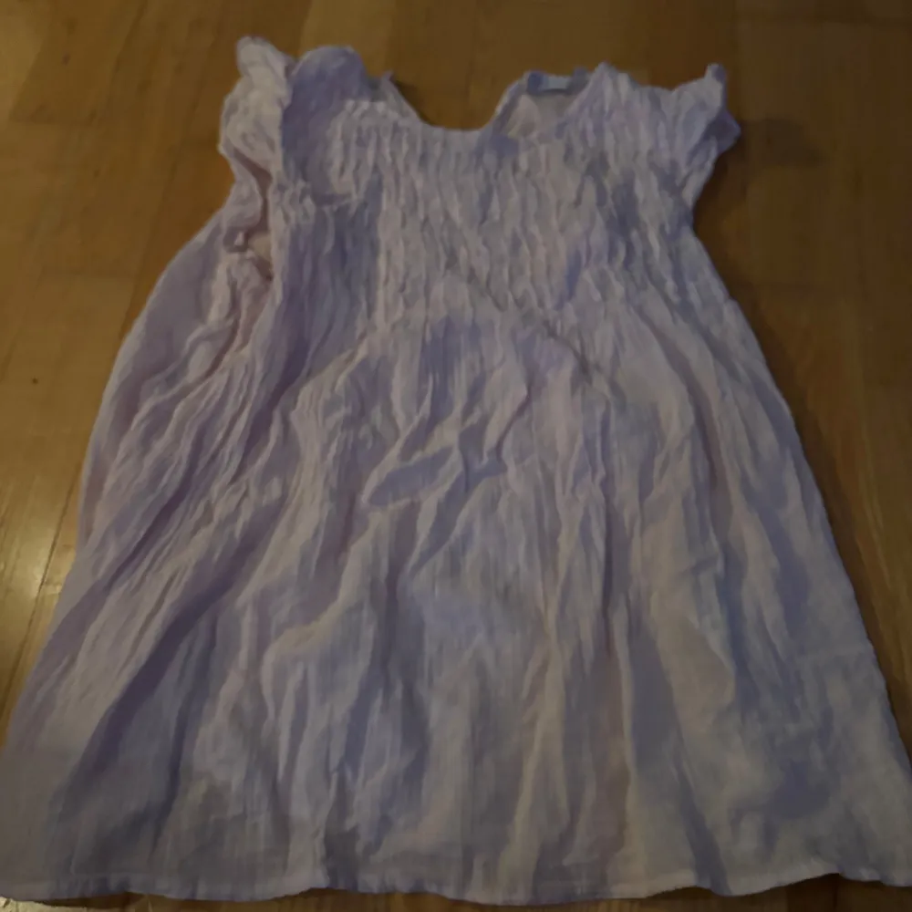 Jätte fin ljus rosa blus,super fint skick men kan behöva stryckas!. Puserot.