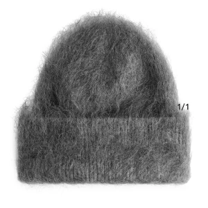 Mohair mössa  - Så fin och mysig mössa i mohair från Arket, nypris var 570 kr och den är endast använd en gång ❤️