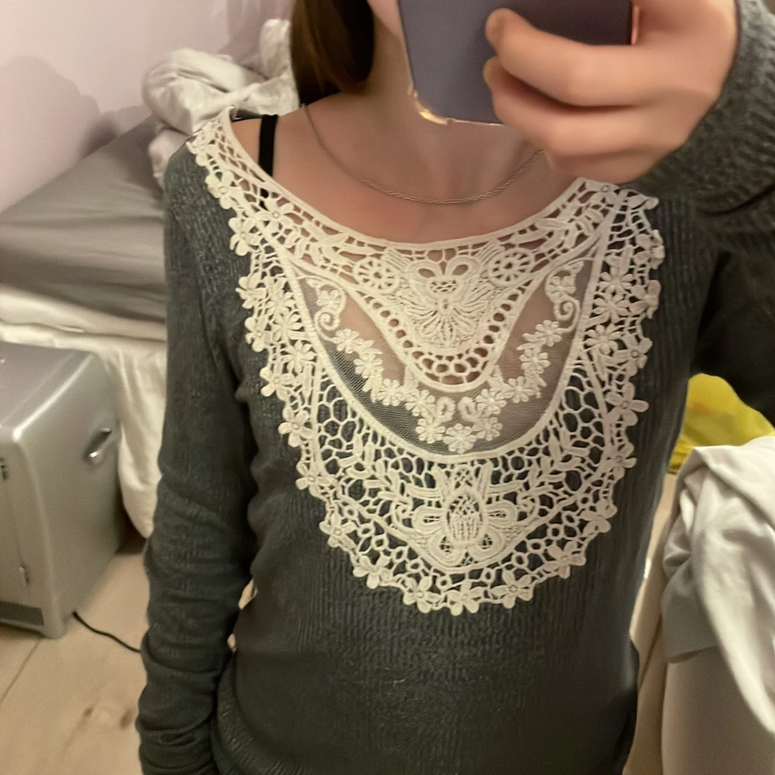 Grå tröja med spets - 92