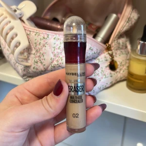 Conceler  - Finns mycket produkt kvar, dock har själva ”blendern” på den gått av 