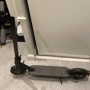 Elsparkcykel xaomi essential  - Bra skick och kör 20km/h Pris kan diskuteras 
