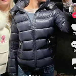 Söker moncler  - Söker! Gärna storlek 14y eller 0 samt 1!! Bady eller Maya