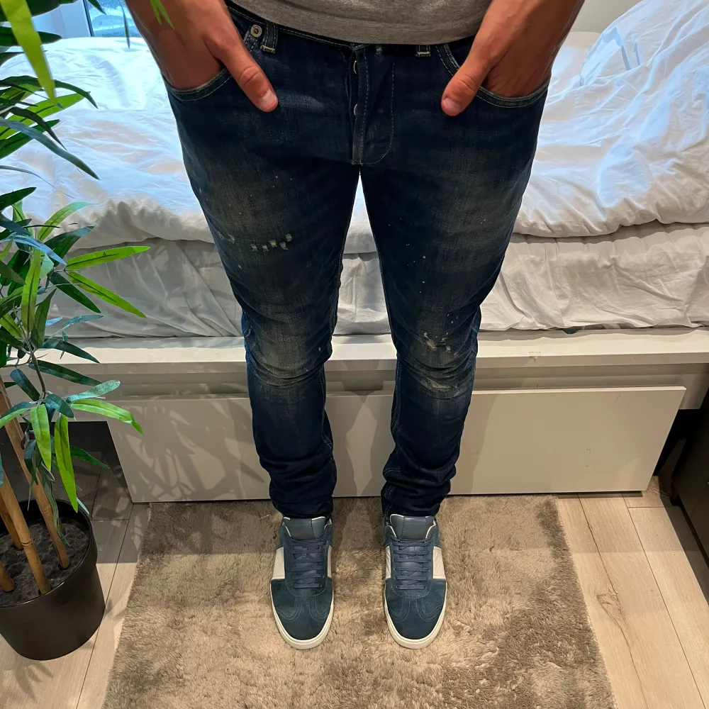 Marknadens fetaste jeans. Hej, säljer nu dessa dondup jeansen. Storlek 32. Skick 10/10. Ny pris = 4500:-. Säljas för 1499:-. Moddellen är 179cm. Jeans & Byxor.