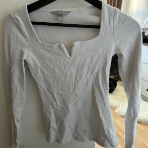 Vit topp  - Långärmad topp från H&M. 