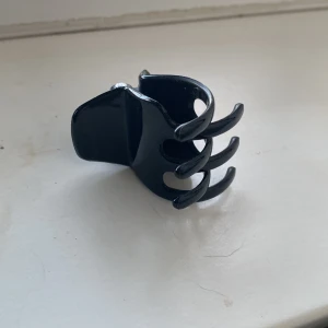 Hårklämma! - Liten och stadig hårklämma😊 Fin fint skick