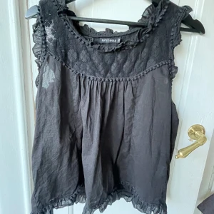 Svart Blus - Så fin men lite för stor på mig❤️ 