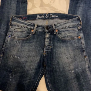 Jack & Jones Slim fit ”Limited Edition” - Säljer dessa otroligt snygga jeans med få exemplar Hör av er vid frågor & funderingar🍀