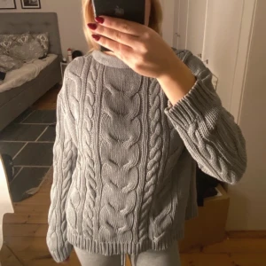 Kabelstickad tröja - Oanvänd men super mysig