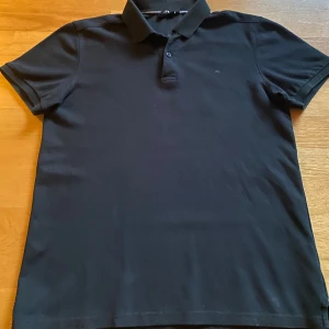 J.Lindberg piké - Säljer denna j.Lindberg piké i toppskick. Tröjan är i storlek S