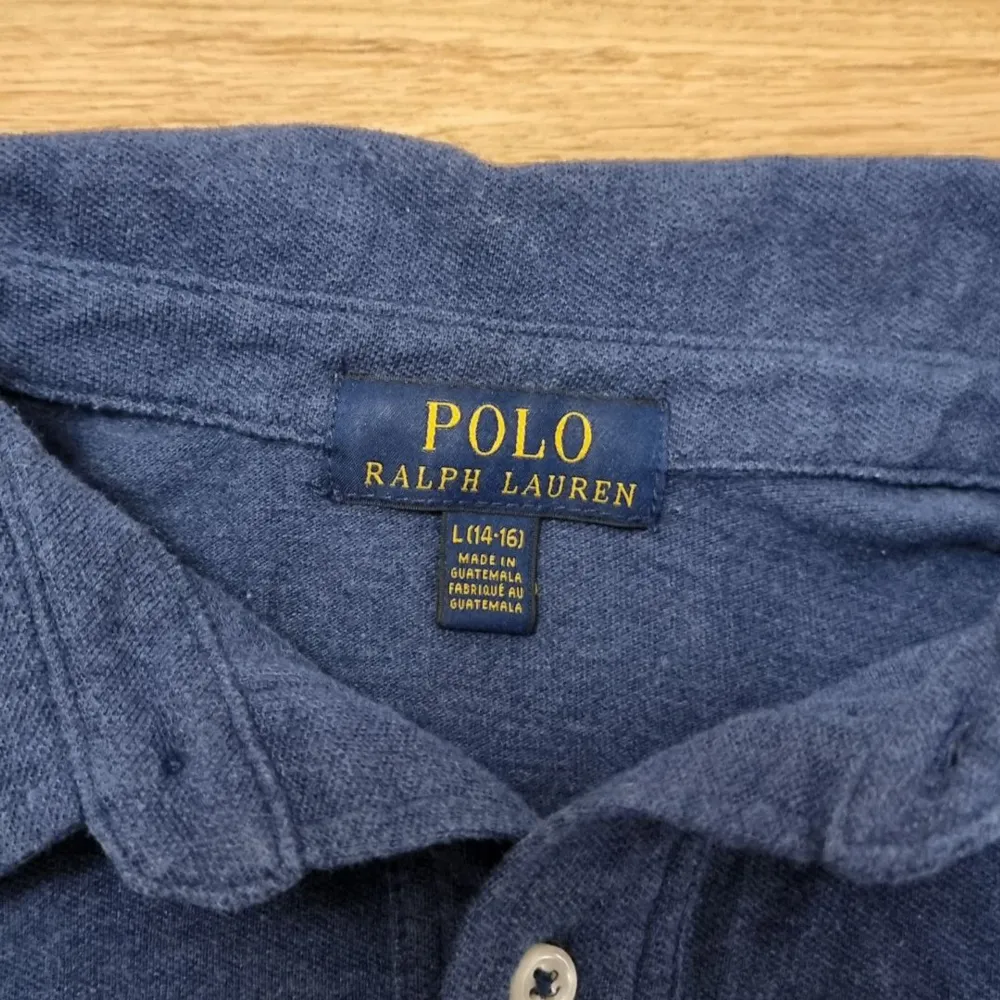 Säljer min långärmade piké från polo ralph lauren då jag inte använder den. Använd fåtal gånger.  Skriv vid minsta intresse och priset är inte hugget i sten! Kolla även in min profil för massa bra märkeskläder!. Tröjor & Koftor.