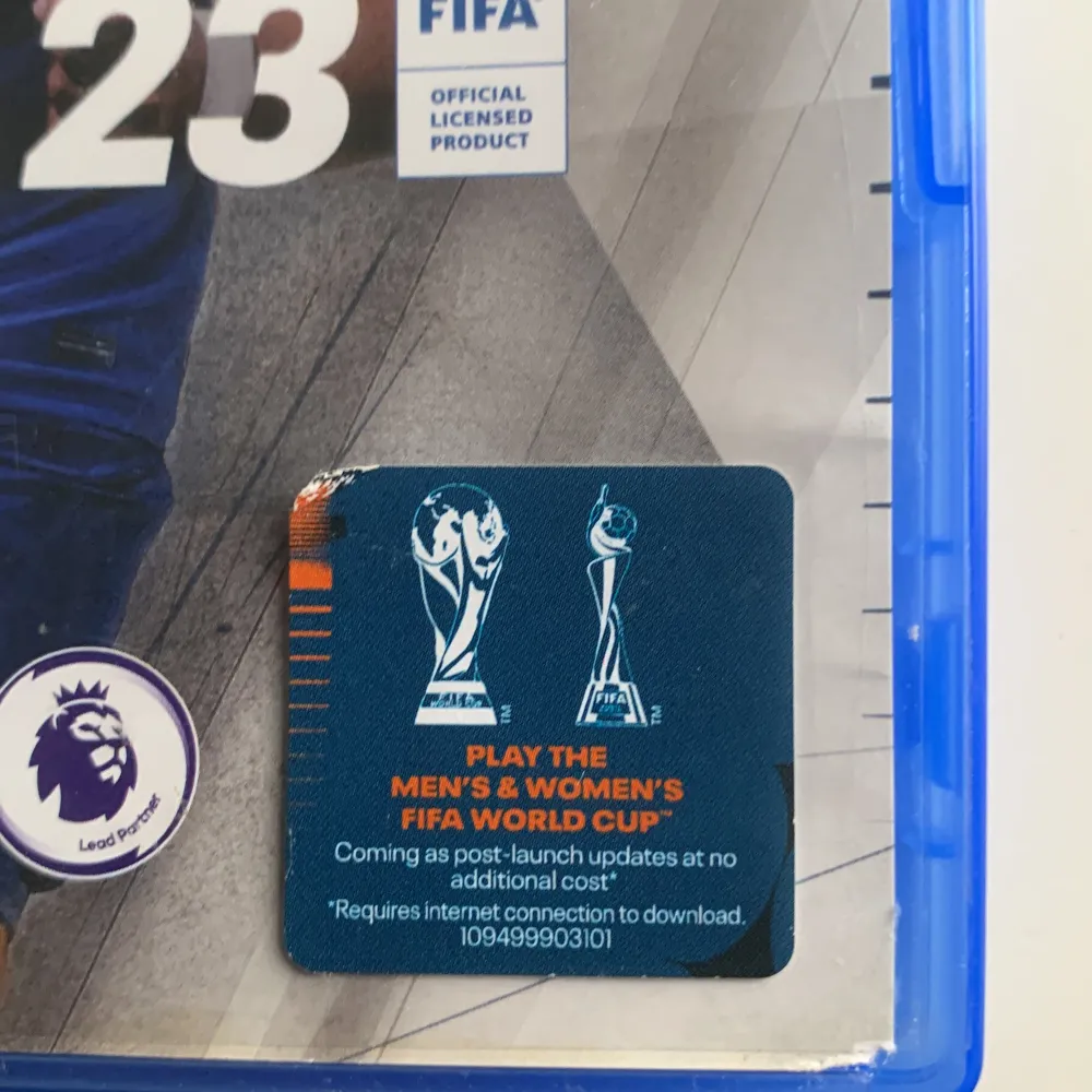 FIFA 23 kostade 599 kr för en helt ny men jag säljer den för billigare . Övrigt.