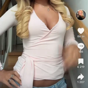 Gina tröja - Säljer denna slutsålda Gina tröja i stl xs Skriv privat för fler bilder 