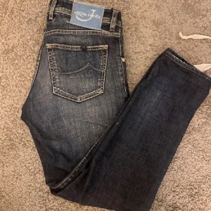 Jacob Cohen jeans - Schyssta retro jeans med skit snygg wash, dem sitter slim och det är model 622 STRL 29 och passar ungefär 167-177 Inga defekter hål eller liknande Bara att dm:a vid frågor