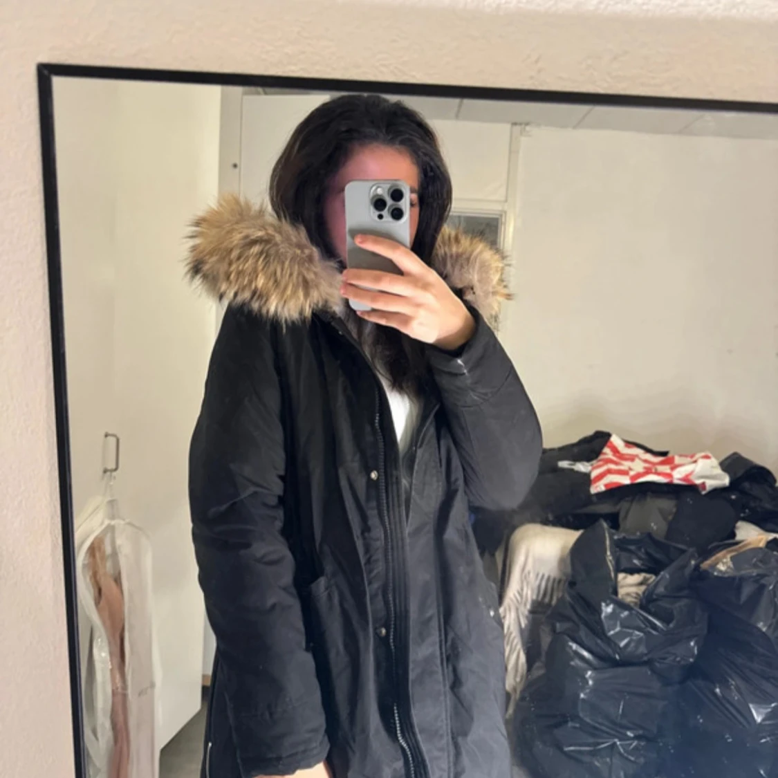 Svart parkajacka med pälsdetalj - 91