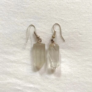 Örhängen, bergkristall - Köpta på Kristallrummet för två år sen för 150 kr.  Mellan stora. 