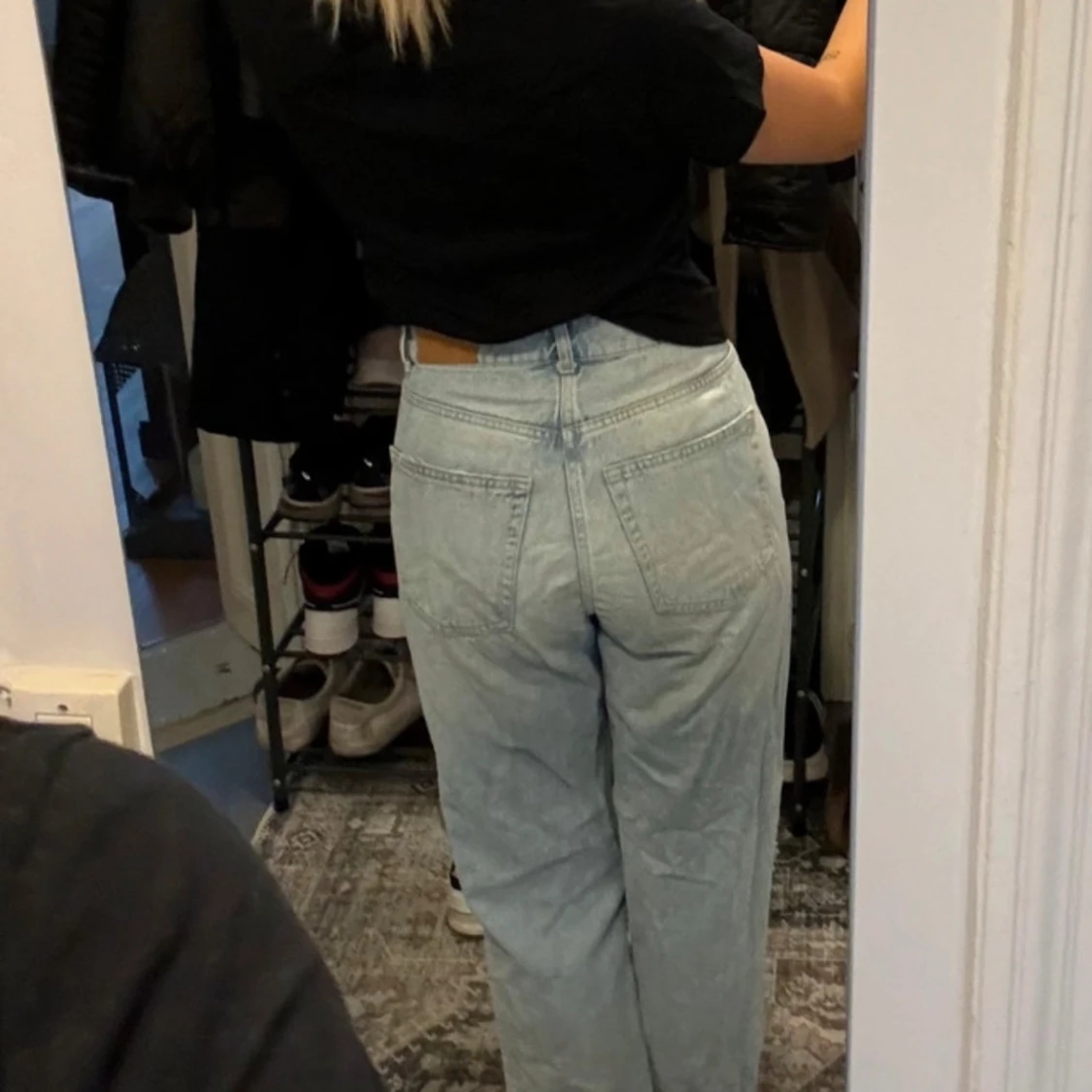 Ljusa jeans med slitningar - 91