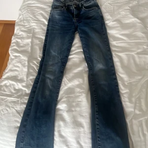 Ltb jeans - Säljer dessa super fina ltb jeans i modellen fallon i storlek 24/30. Säljer då jag inte får någon användning av de längre. Jeansen är i bra skick dock finns det ett hål på baksidan men går lätt att laga om man vill! Nypris 900, säljer för 200 men pris kan diskuteras. Skriv om ni har några frågor eller intresse❤️