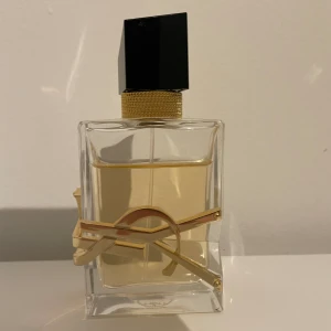 Ysl Libre parfym - Säljer denna Ysl Libre parfym, har använt ungefär 10 ml (se bild)