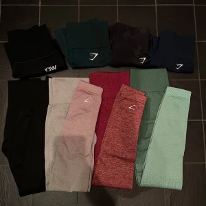 Gymshark  - Tights och shorts ifrån gymshark och iciw. Knappt använt då jag har massa träningskläder, allt är i xs förutom dom blå shortsen som är i xxs. 250kr styck