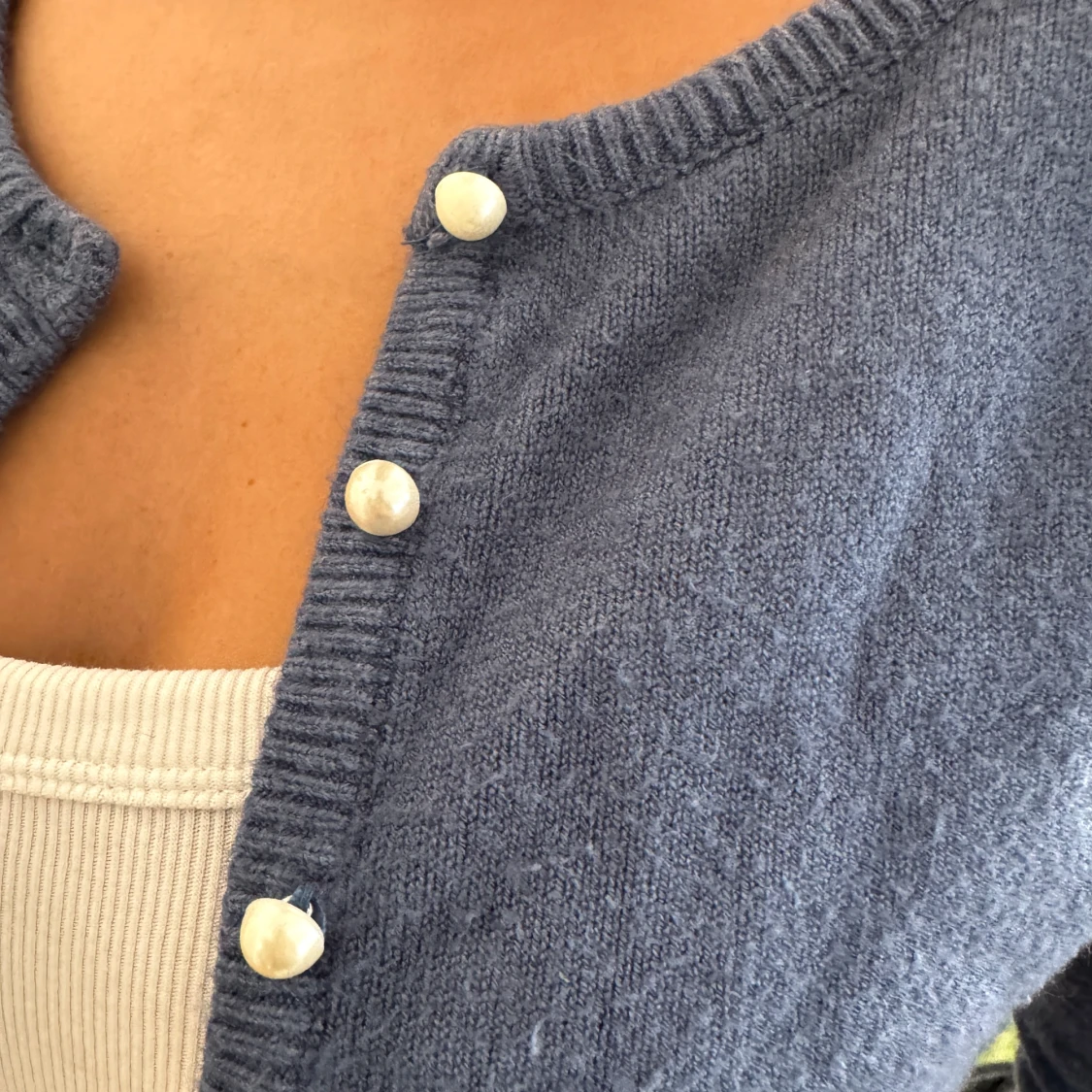 Blå kofta med pärlknappar - 90