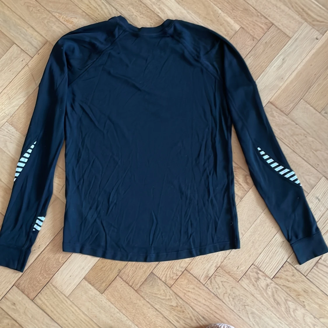 Underställströja av märket Helly Hansen.  - 75