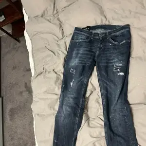 dondup jeans george storlek 30. INTRESSEKOLL- minst 1200. Helt nya