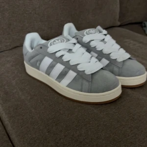 adidas campus 00s - Hej, Helt nya adidas köpt av min syrra vid fel storlek. Storlek 42  