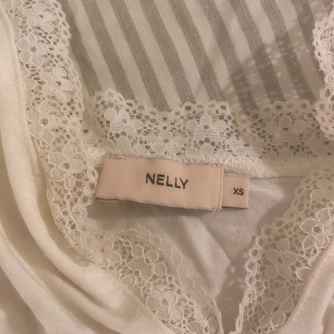Vit spetslinne från Nelly - 90