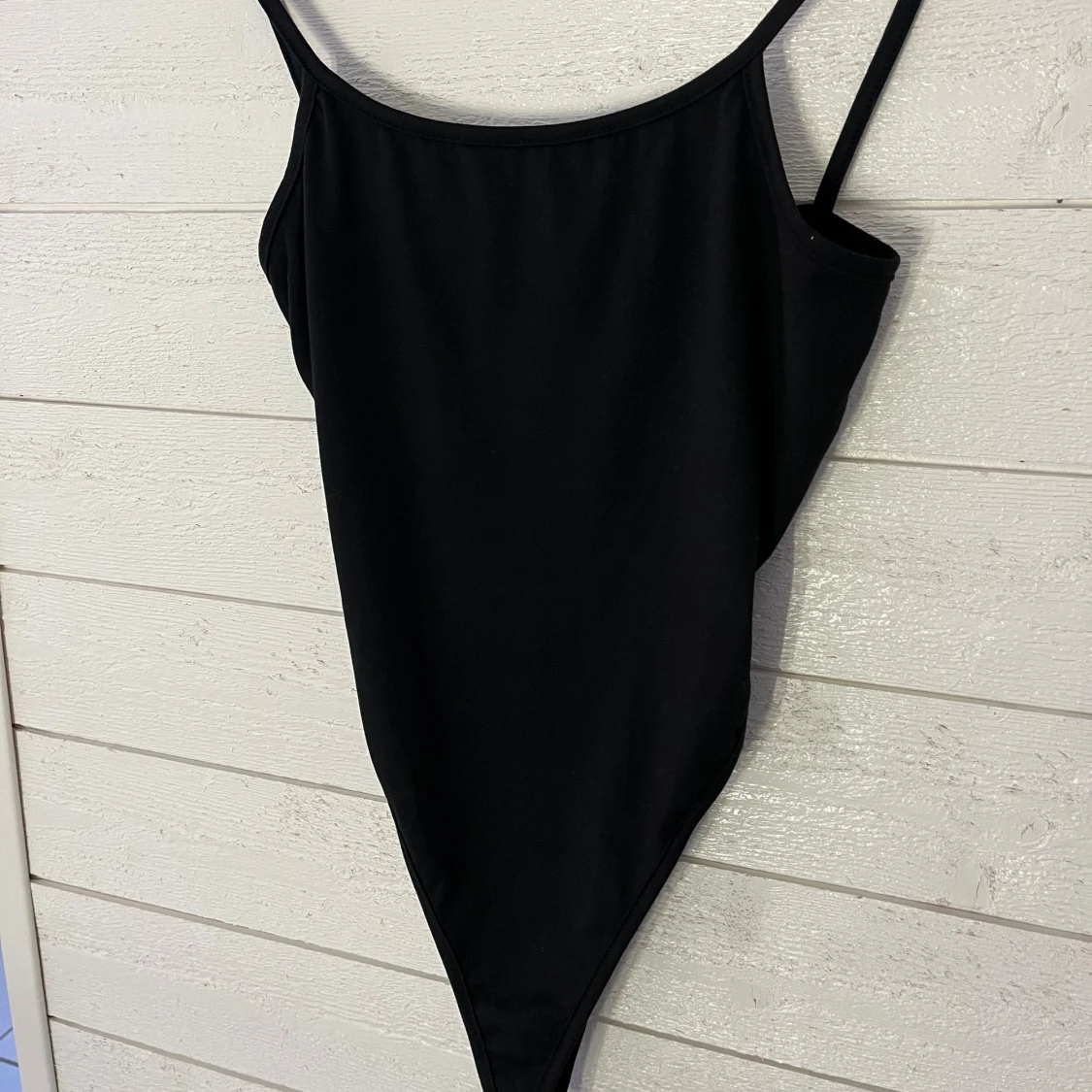 Svart body med snörning - 90