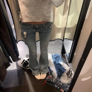 Söker i w23❤️ - Söker dessa true religion jeansen i storlek w23 för ett rimligt pris❤️😍de kan även vara andra färger men så länge de är modellen joey