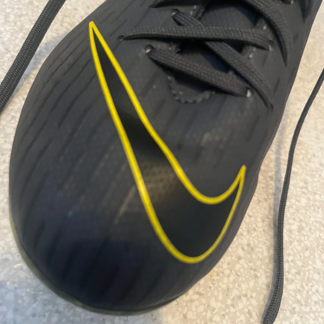 Svarta Nike fotbollsskor - 90