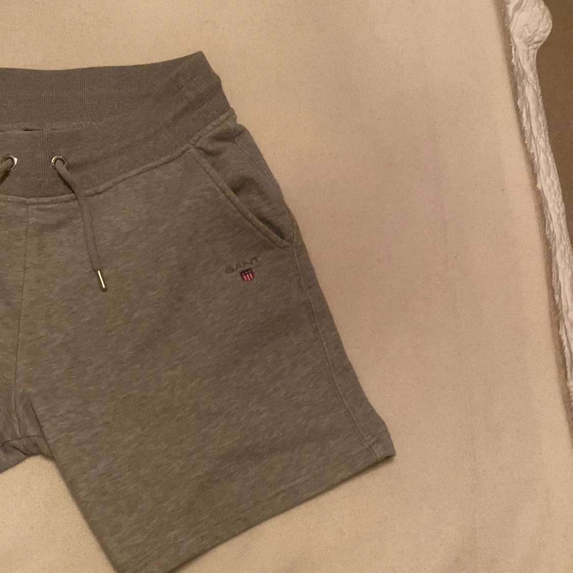 Grå mjukisbyxor från Gant - 92