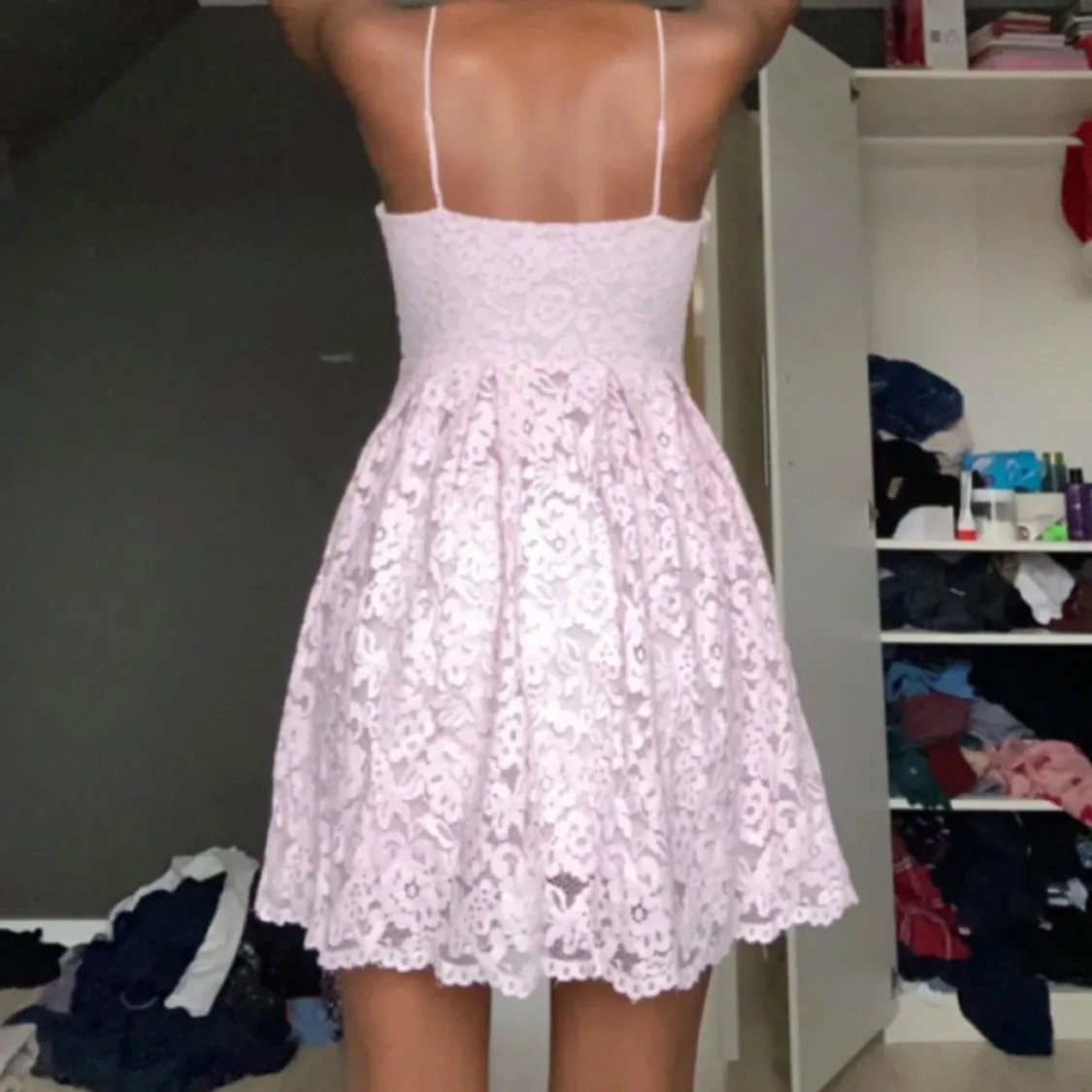 Ljusrosa spetsklänning - 90