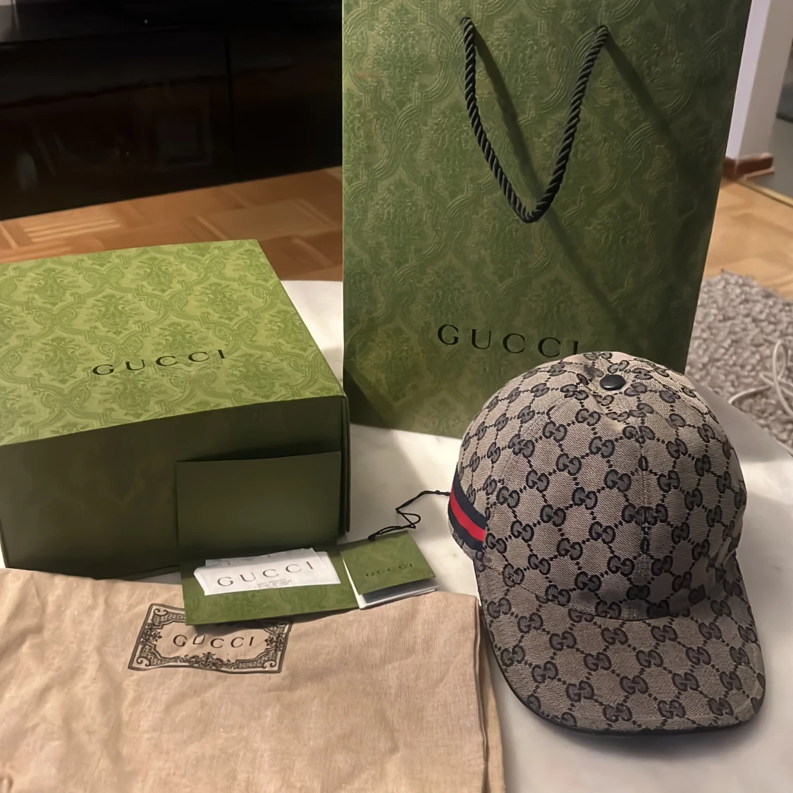 Gucci keps med monogram