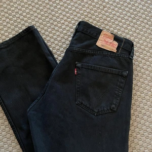 Levis 501 - Tja tja! Säljer nu dessa feta levis 501 pga att jag fick hem helt fel storlek! - Storlek 34/30 - skicka 6/10 - Vid minsta lilla fråga så tveka inte på att höra av dig!! Mvh Carl