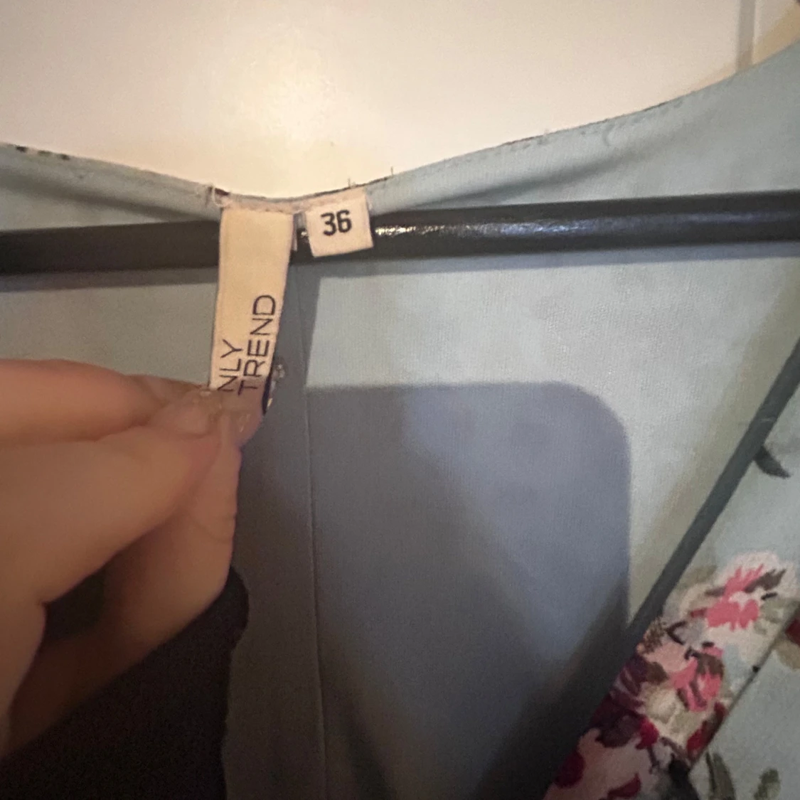 Blommig klänning från Nelly  - 92