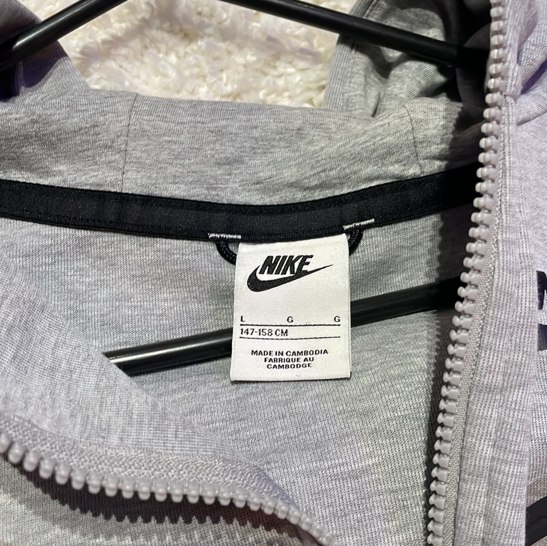 Grå huvtröja från Nike - 92