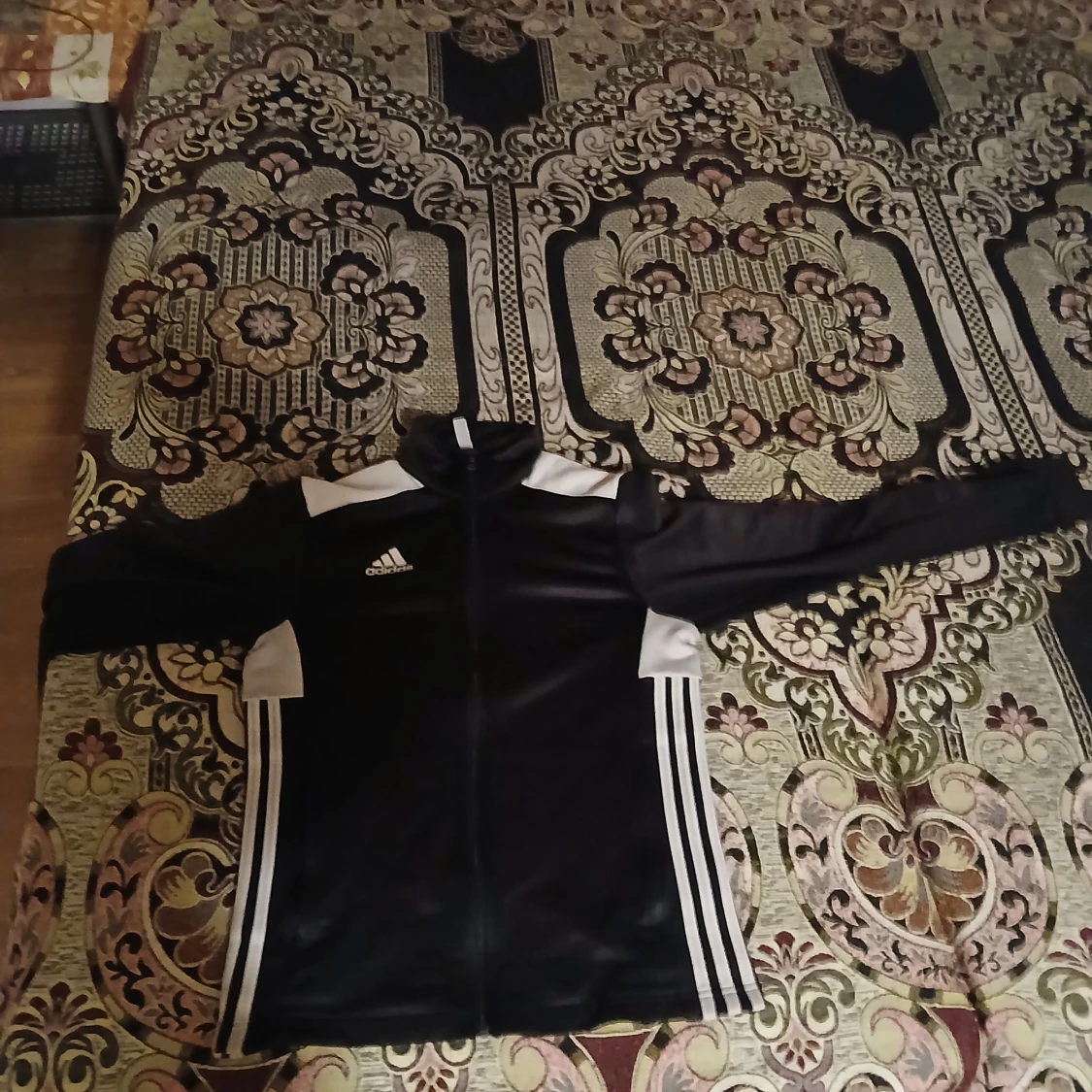 Svart träningsjacka från Adidas