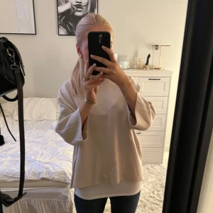 Beige tröja - Säljer en jättefin tröja då den tyvärr inte kommer till någon användning. Köparen står för frakt 💞