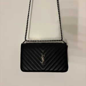Ysl liknande väska  - Jättefin väska knappt använd i bra kvalité💗💗