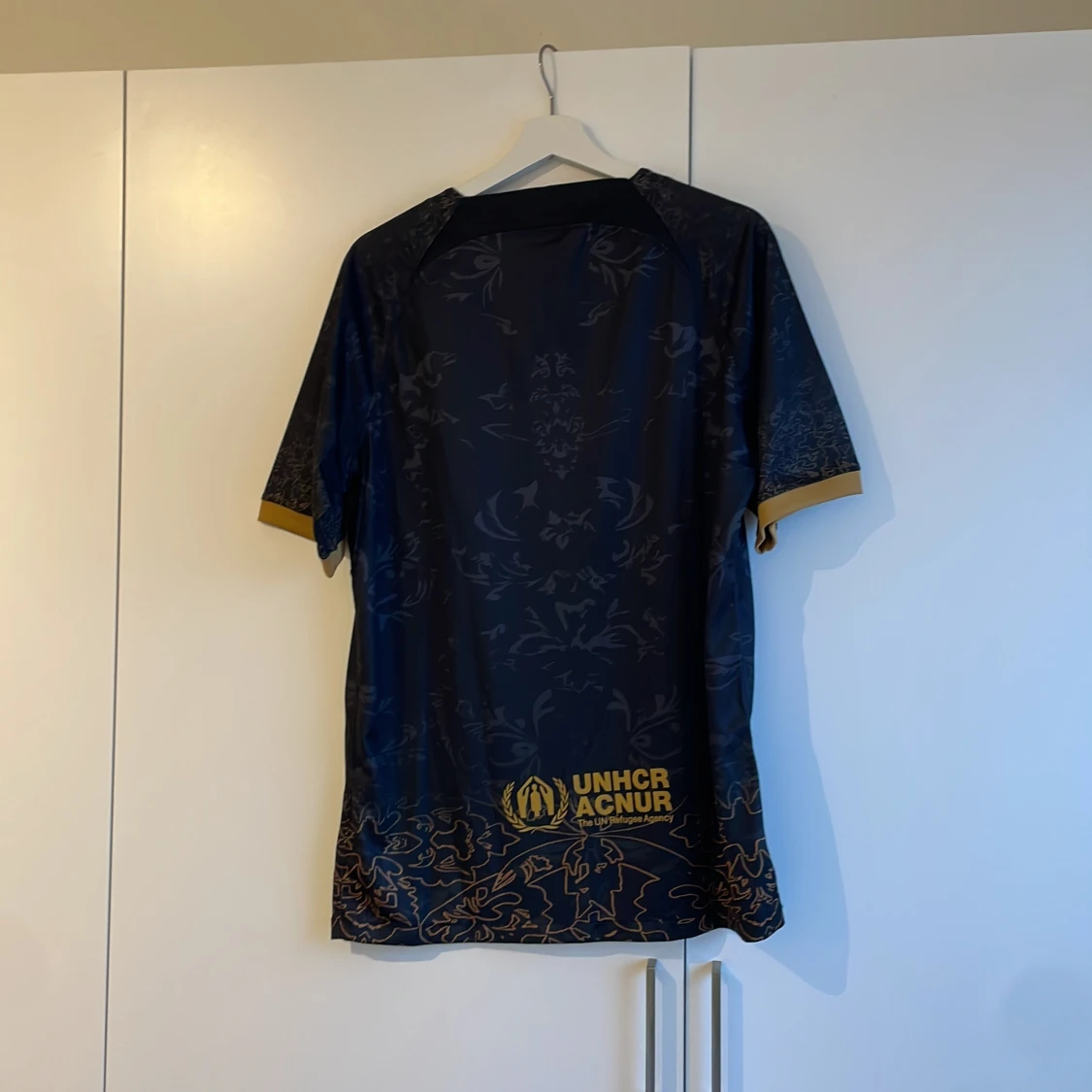 Svart och guld fotbollströja från Nike - 90