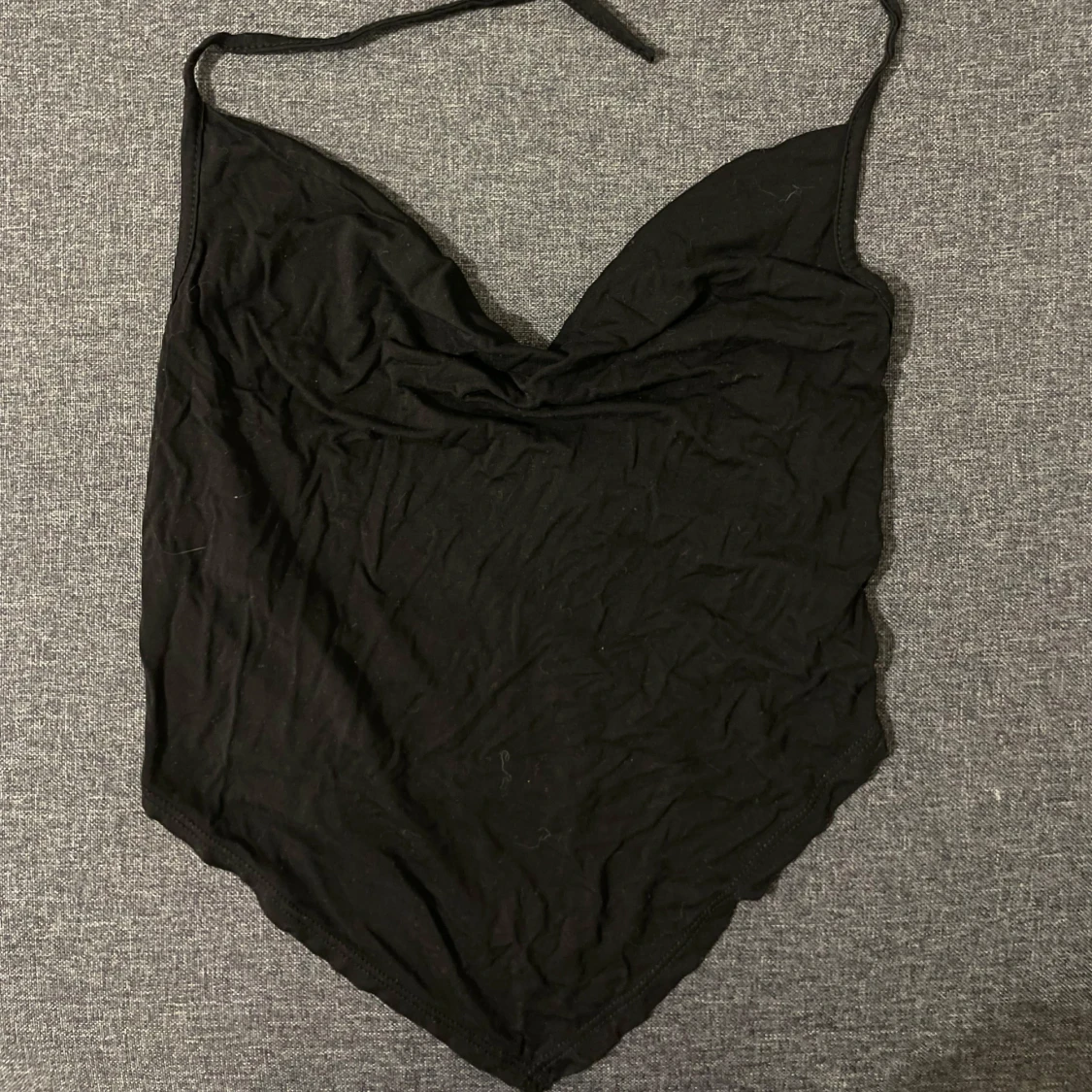 Svart axelbandslös topp