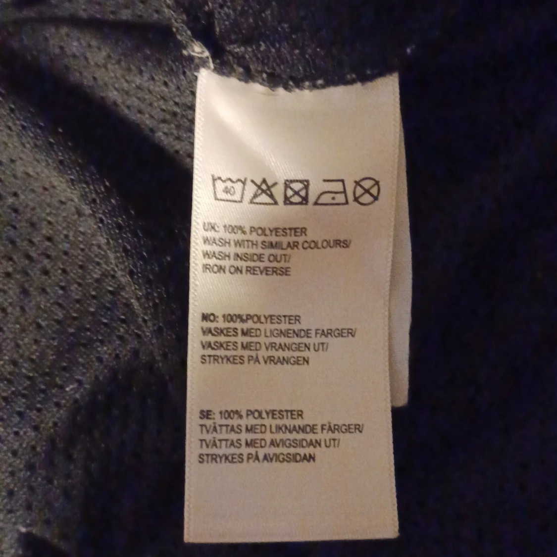 Svart ärmlös topp från BikBok - 91