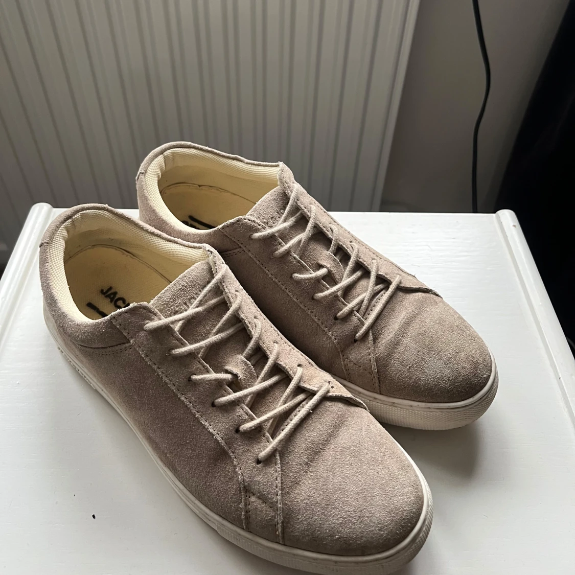 Beige sneakers från Jack & Jones