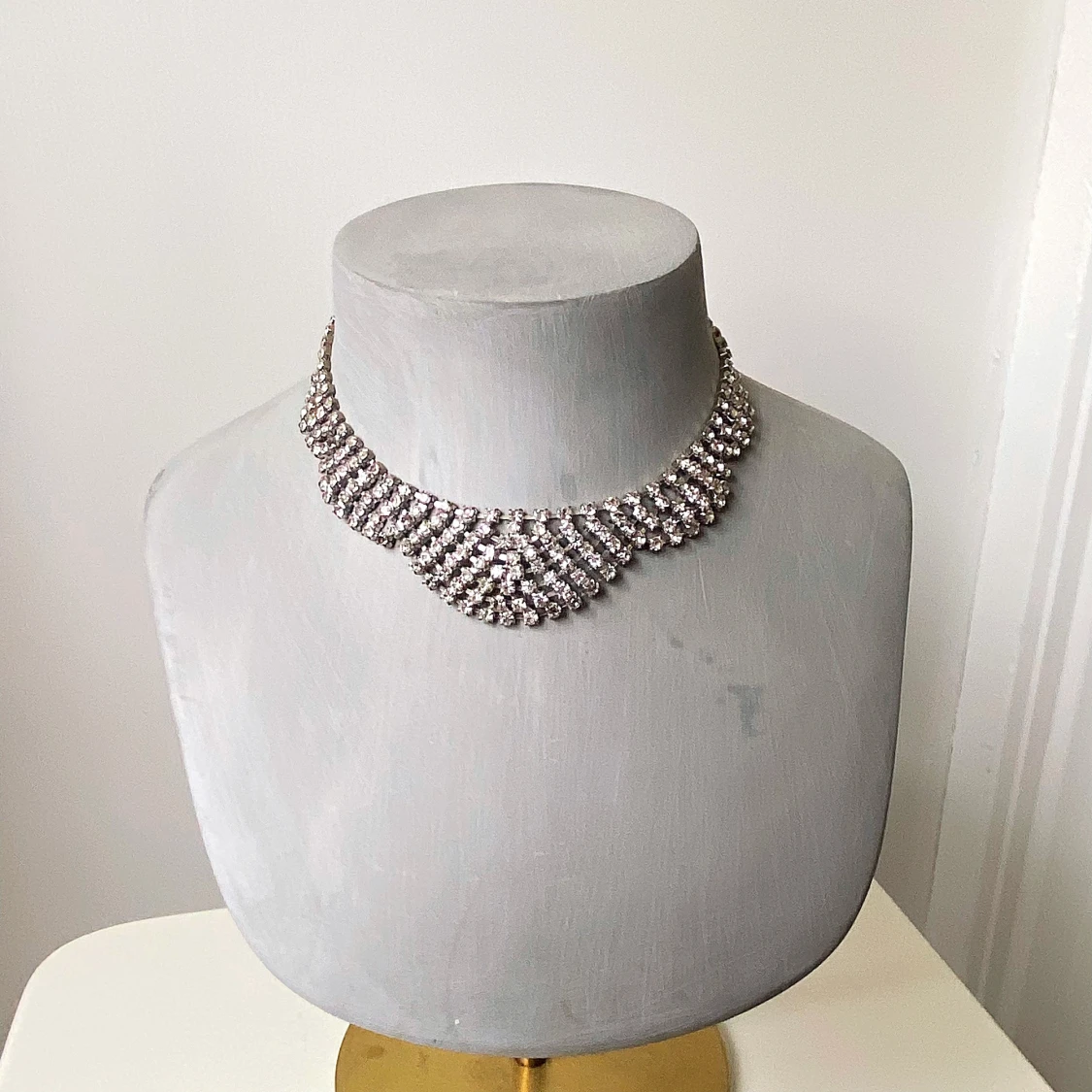 Glittrigt halsband med strass - 90