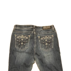 Vintage Grace in LA Jeans - Vintage Grace in LA Jeans! Dom är stretchiga och måtten är: Midja 42 cm Längd 107 cm Tveka inte att skriva vid ytterligare frågor!⭐️
