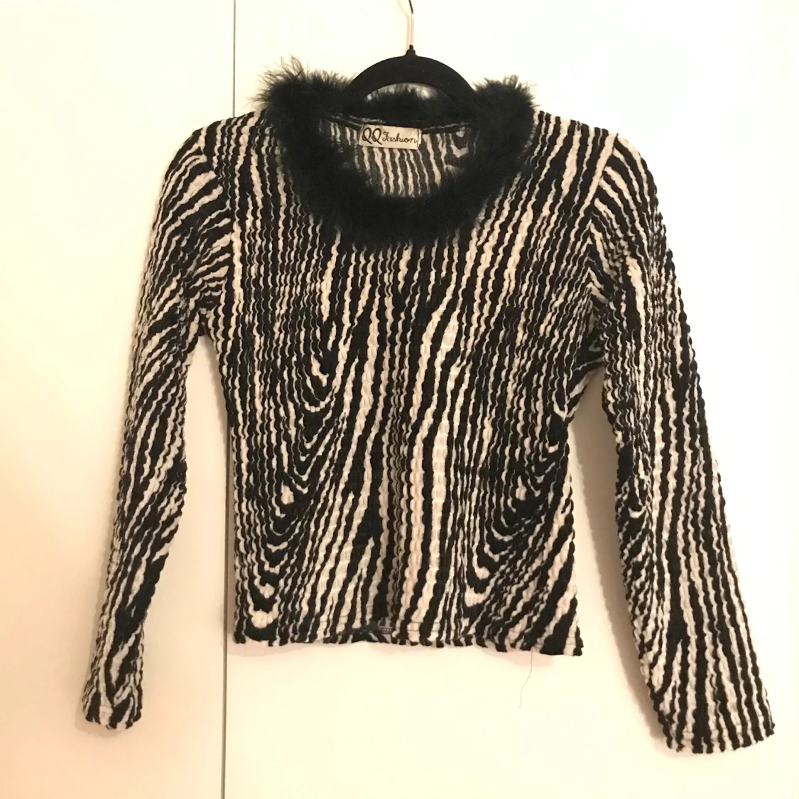 Vintage tröja med fjädrar