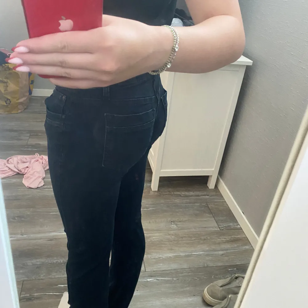 Jättesnygga mörkblå LTB jeans!! Tyvärr är dom lite stora för mig😕. Jeans & Byxor.