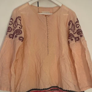 Odd molly blus - Jättefin oddmolly blus som inte kommer till användning!🩷